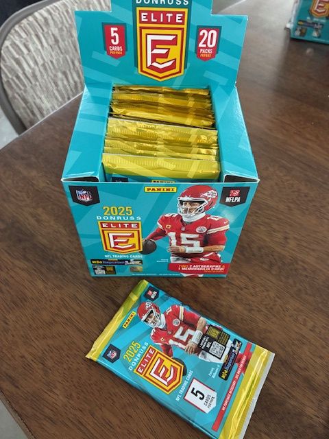 Pack : 2025 Donruss Elite Football Hobby Pack
