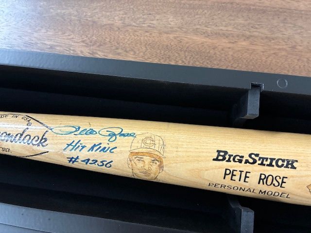 Pete Rose &quot; Big Stick &quot; Bat w/ JSA COA  Display Case