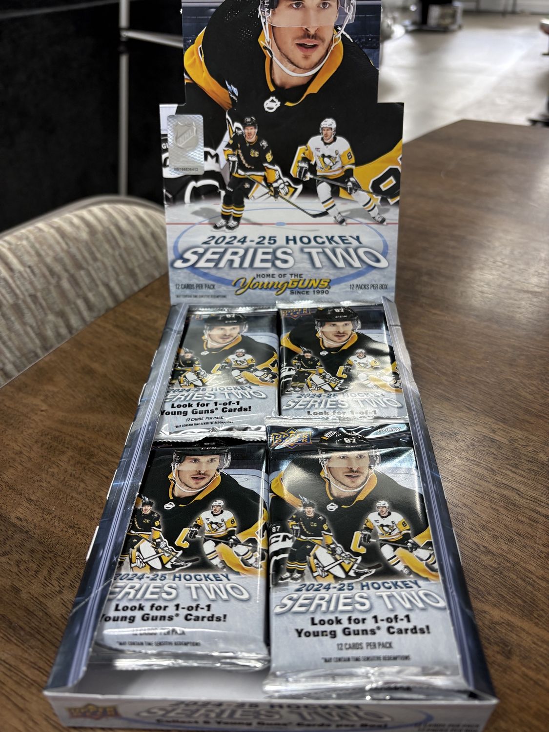 Pack 2024-25 Hockey Series Two Upper Deck Hobby Pack