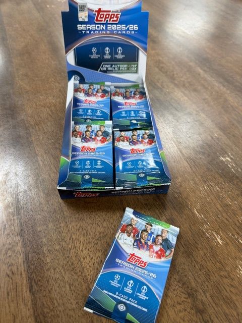 2025-26 TOPPS UEFA CLUB COMPETITIONS SOCCER HOBBY Pack