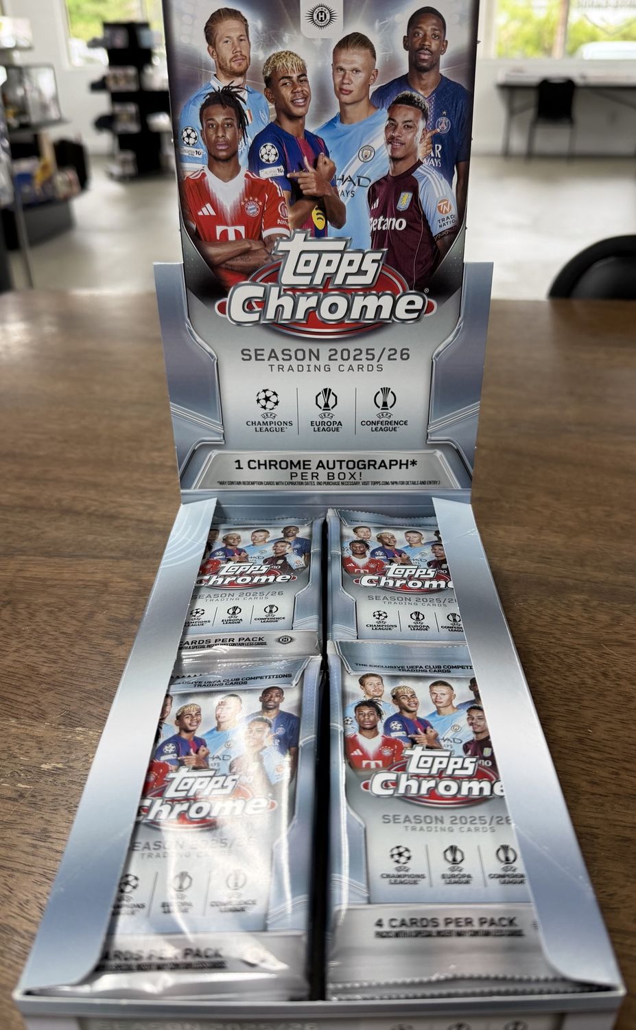 PACK 2025-26 Topps Chrome UEFA Soccer Hobby PACK