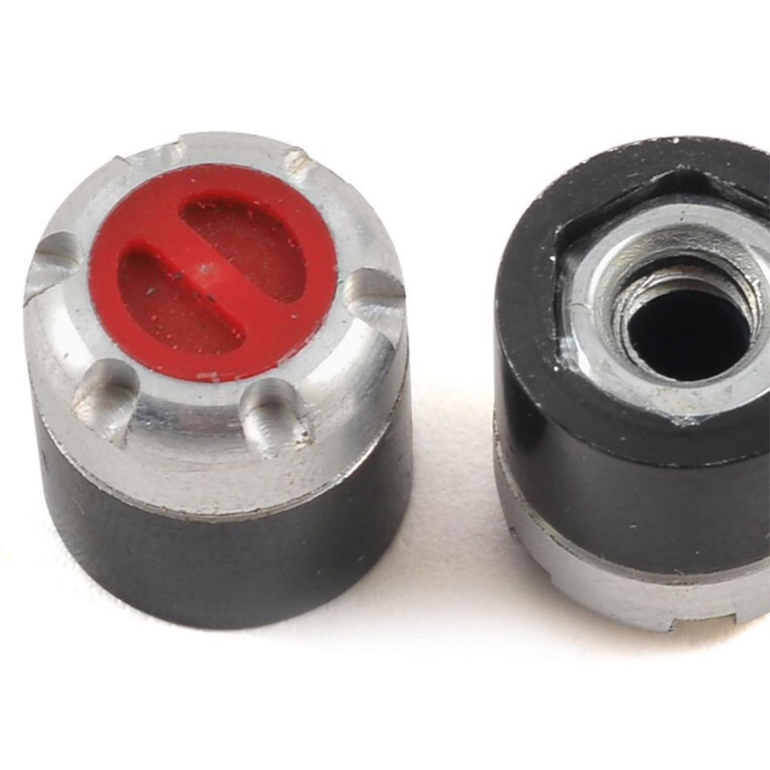 #SSD00011 SSD RC Scale Locking Hubs (Red) (2)
