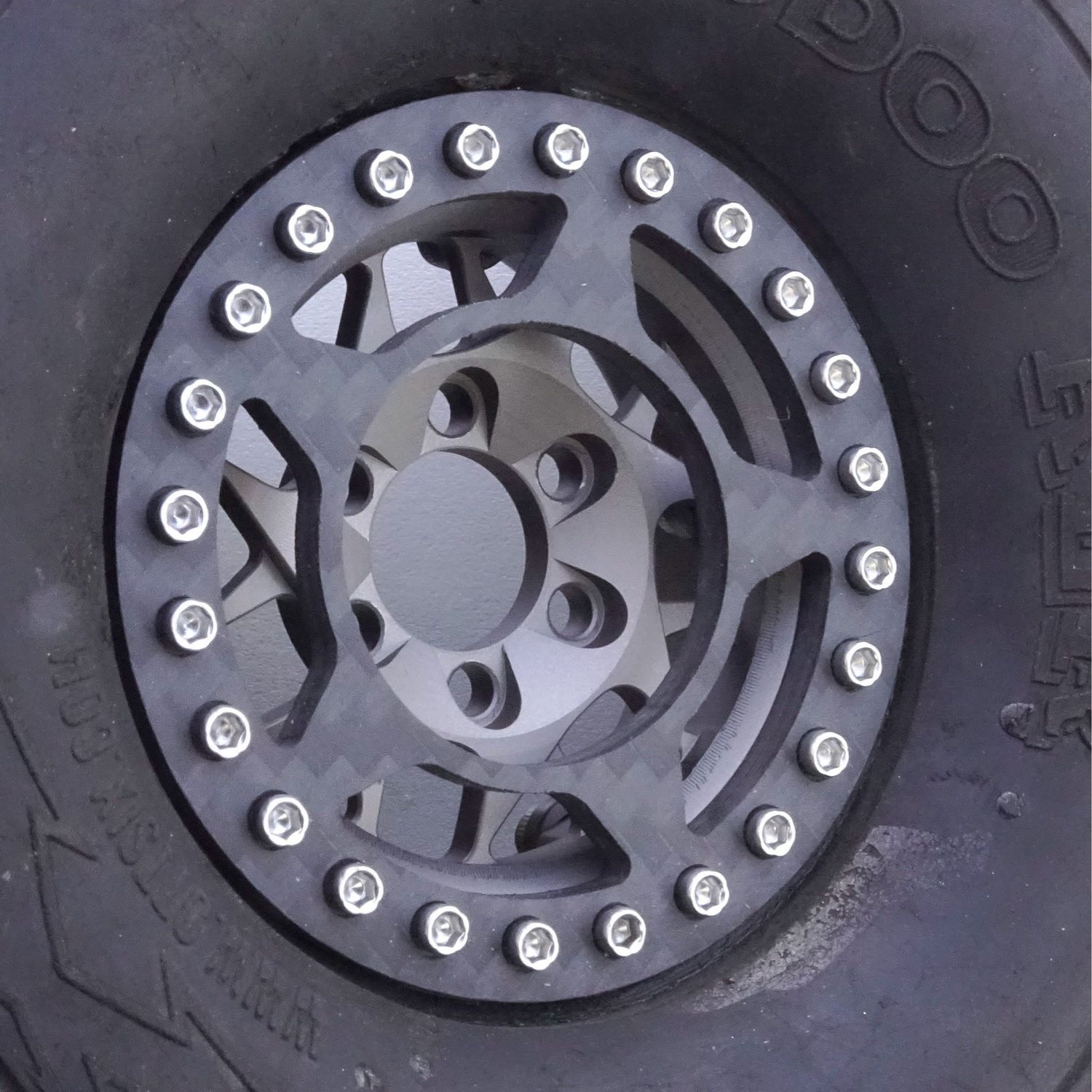 Tech Factory Racing Carbon Fiber Comp Seriels 1.9" Beadlock Rings for Vanquish Wheels (Sniper) (4)