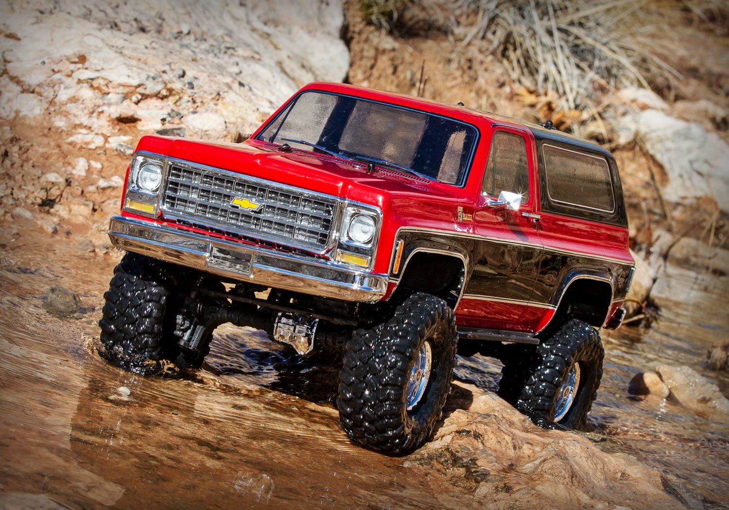 #82076-4-RED Traxxas TRX-4 1/10 Trail Crawler Truck w/'79 Chevrolet K5 Blazer Body (Red) w/TQi 2.4GHz Radio