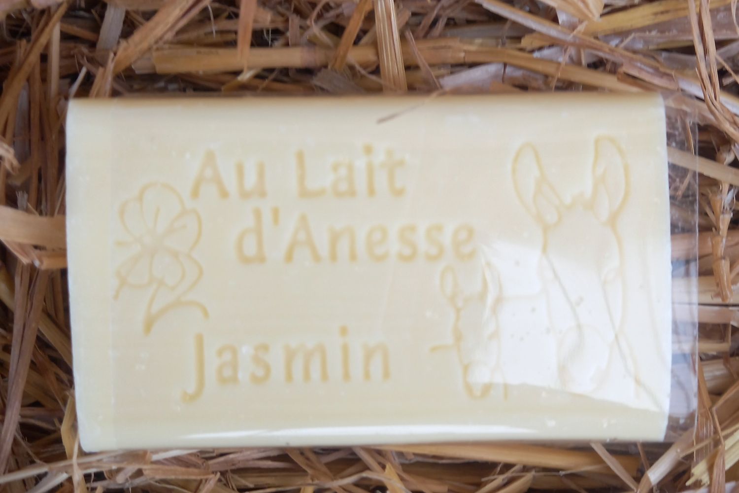 Savon à la senteur du Jasmin avec 8% de lait d'ânesse biologique.