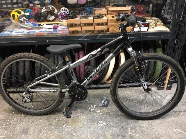 USED Specialized HotRock MTB 24&quot; - Black / Silver