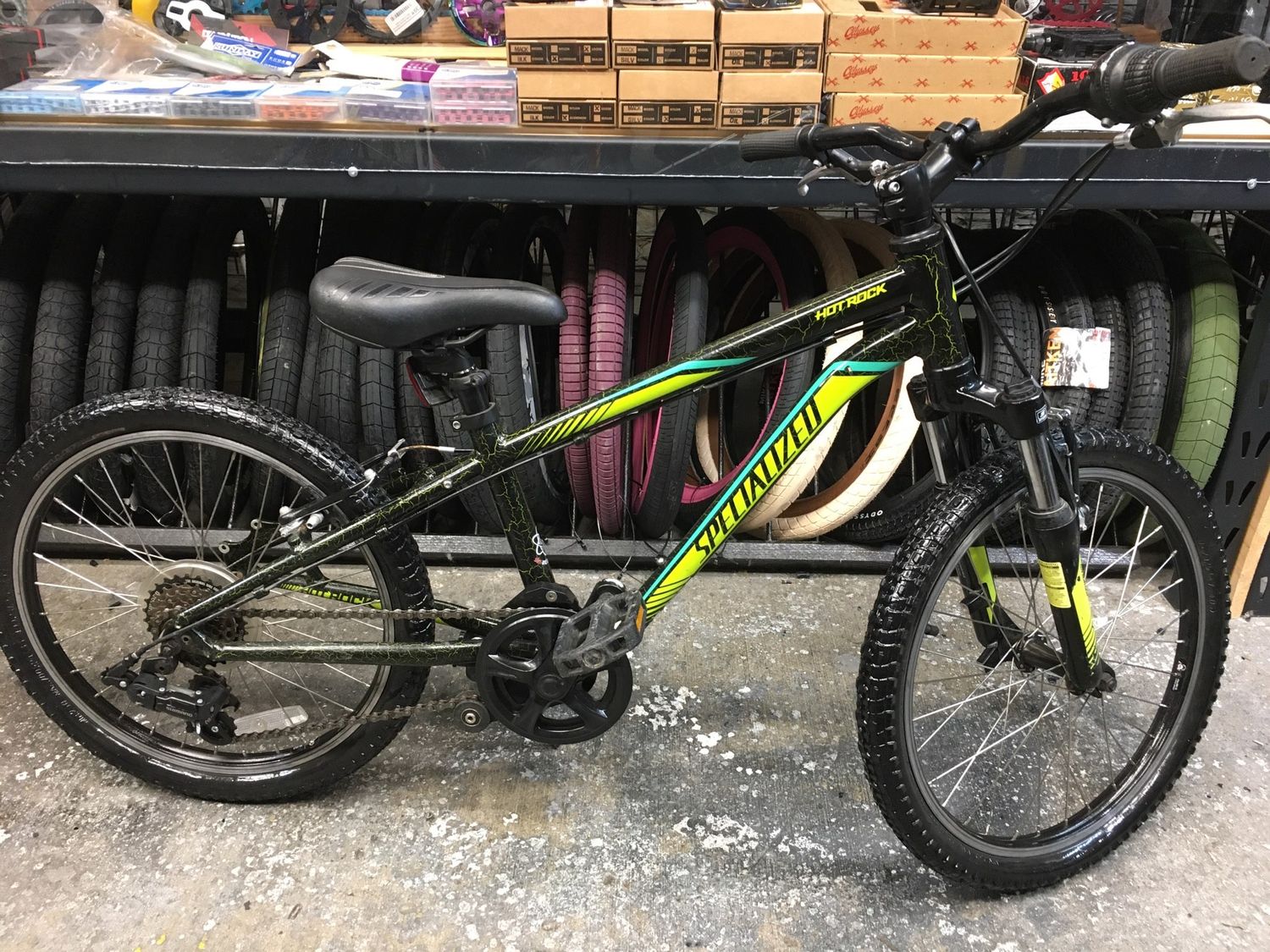 USED Specialized HotRock MTB 20&quot; - Black Crackle