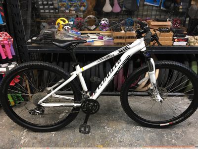 USED Specialized Pitch Sport MTB 27.5&quot; Small - White