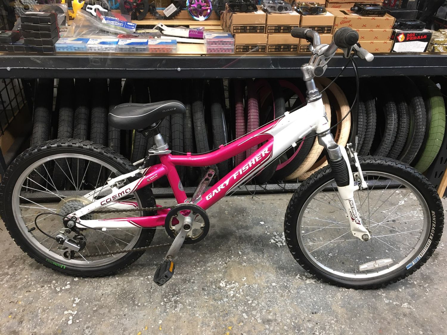 USED Gary Fisher Cosmo MTB 20&quot; - Pink