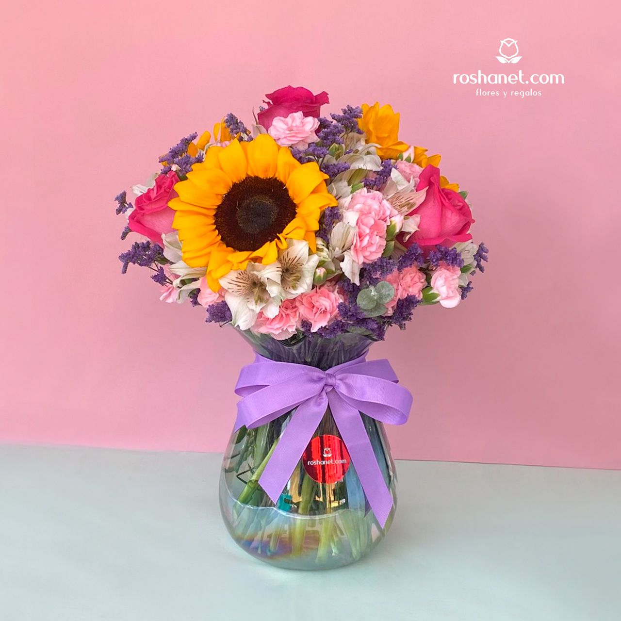 Girasoles y Rosas En Jarrón