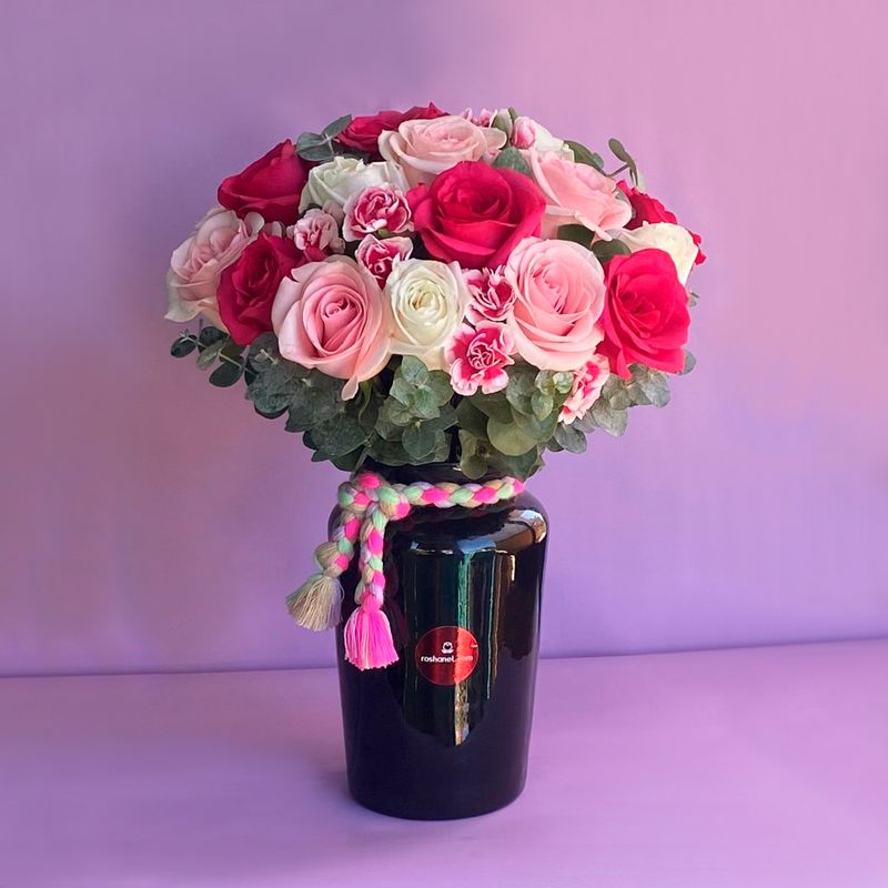 24 Rosas Multicolor En Jarrón