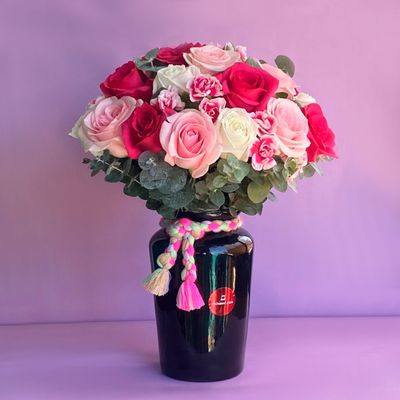 18 Rosas Multicolor En Jarrón