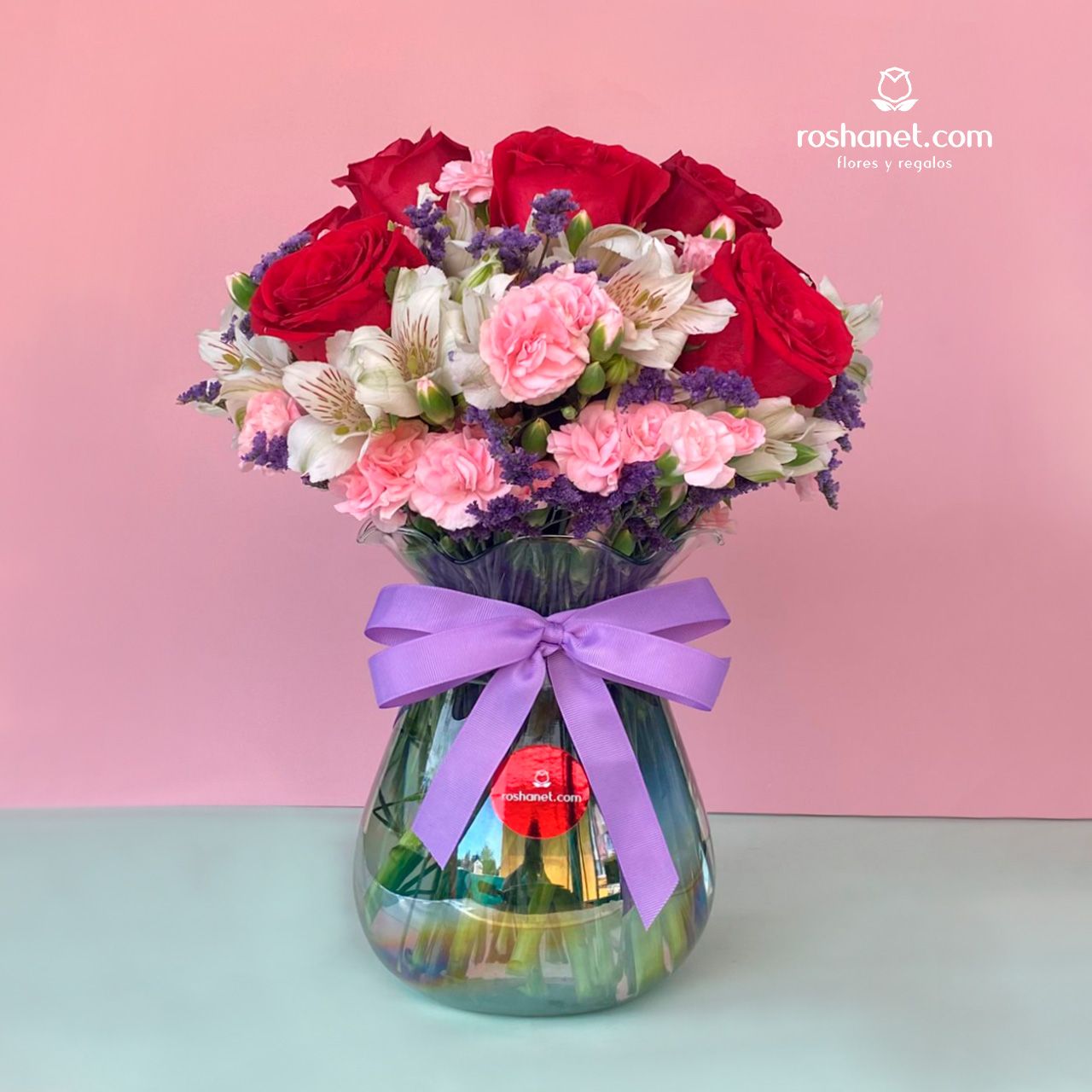 Jarrón Rosas Rojas y Flores Variadas