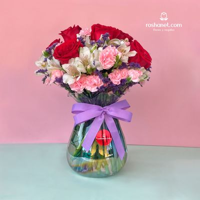 Jarrón Rosas Rojas y Flores Variadas