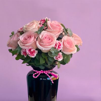 12 Rosas En Jarrón Negro
