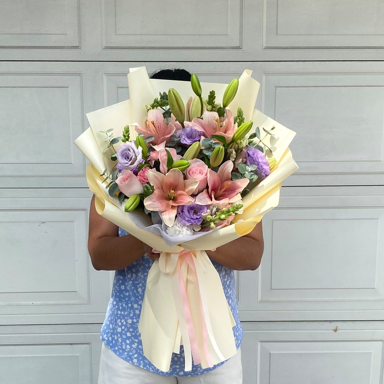 ramo con lilies
