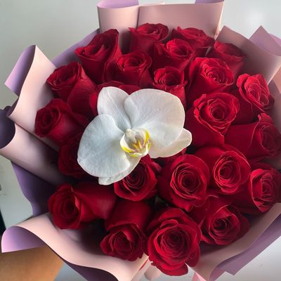 Ramo rosas y orquídea