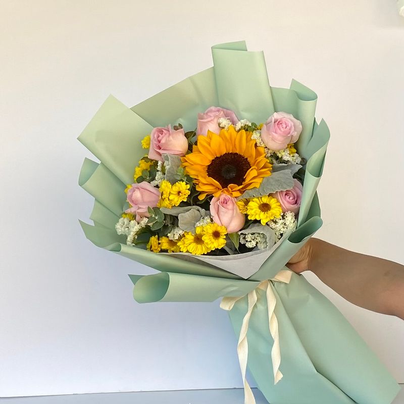 Ramo girasol y rosas