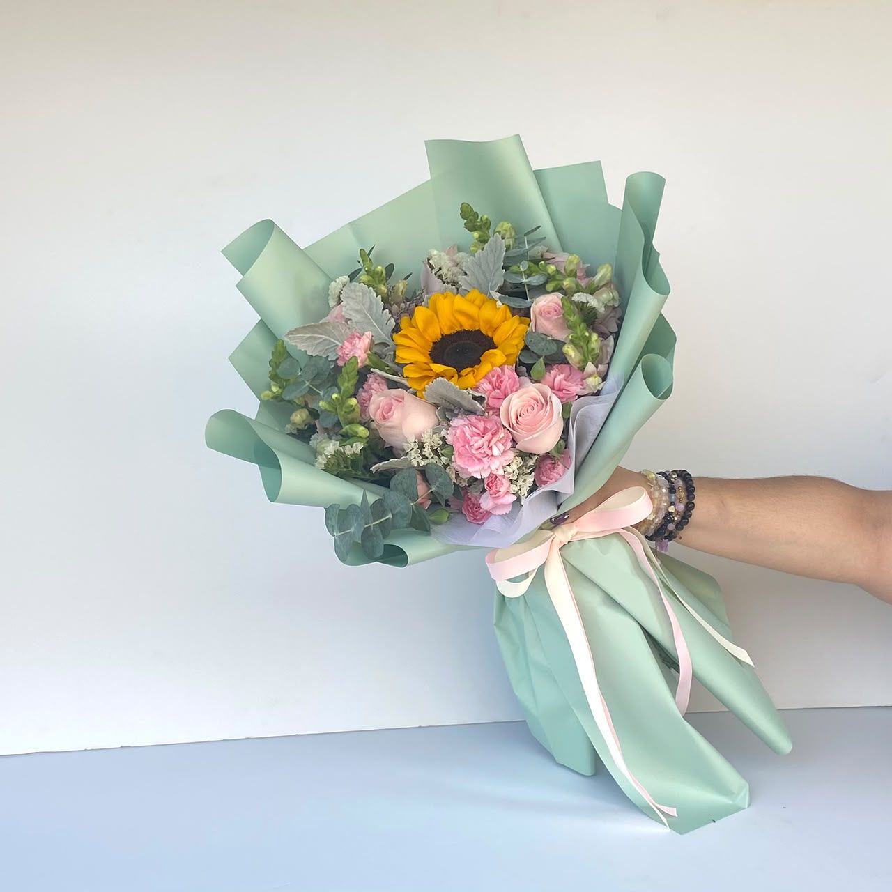 Ramo girasol y rosas
