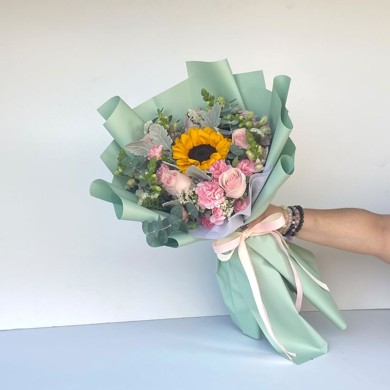 Ramo girasol y rosas
