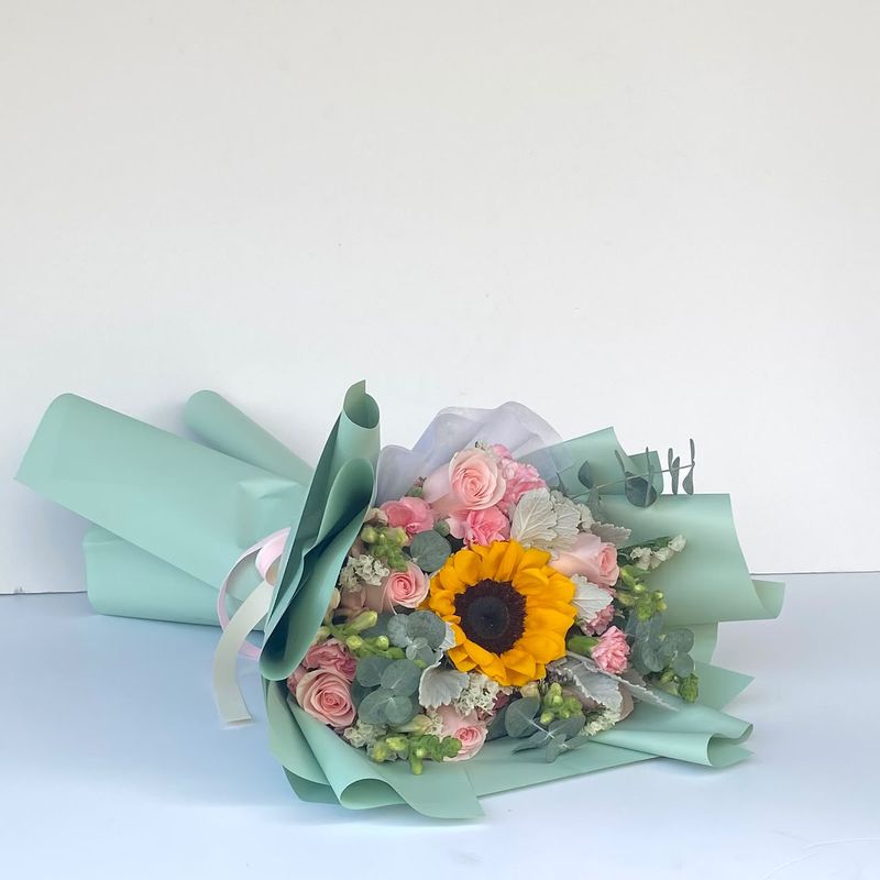 Ramo girasol y rosas