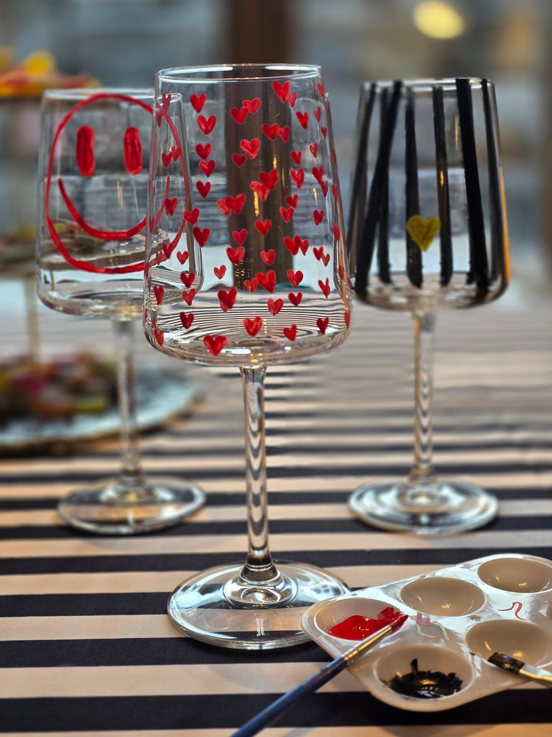 "Weinglas trifft Kunst" Gestalte das Statement Piece für dein Zuhause am 05.03.2026 ab 18:30 Uhr