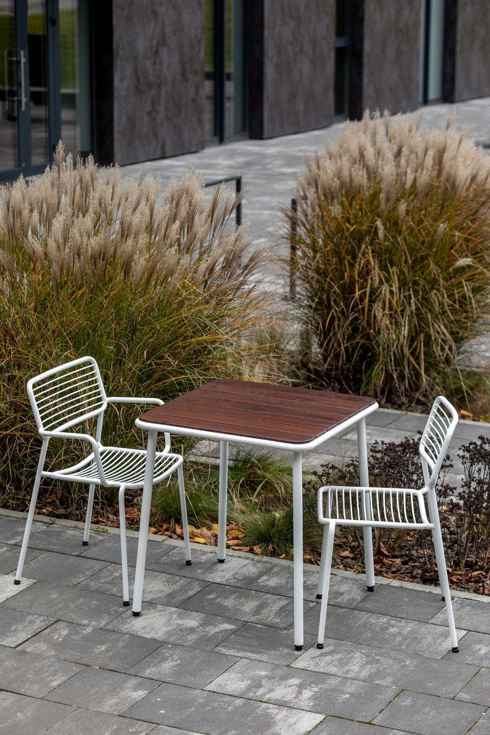 Misto Dining Table