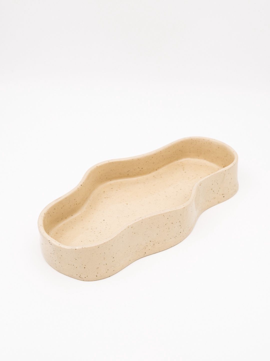 Wavy oval plate
