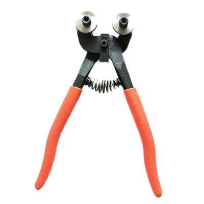 Wheeled nipper