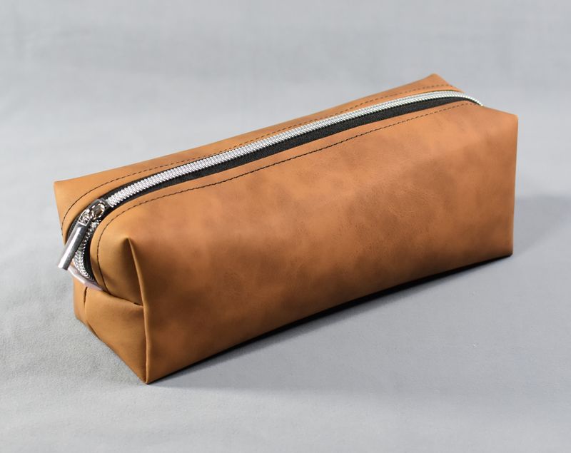 Trousse simili cuir marron