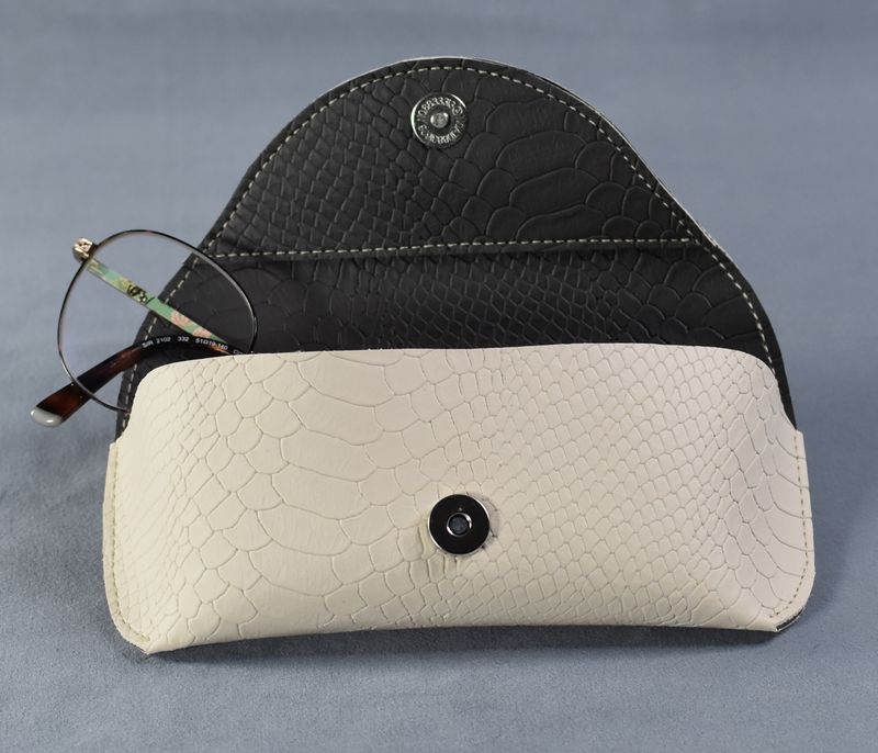 Étuis à lunettes beige effet python