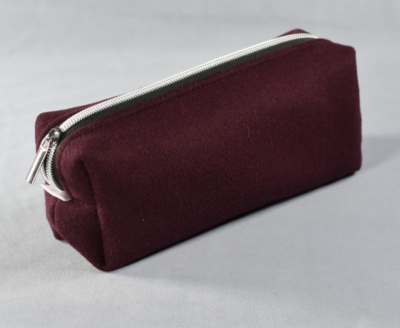 Trousse lainage bordeaux