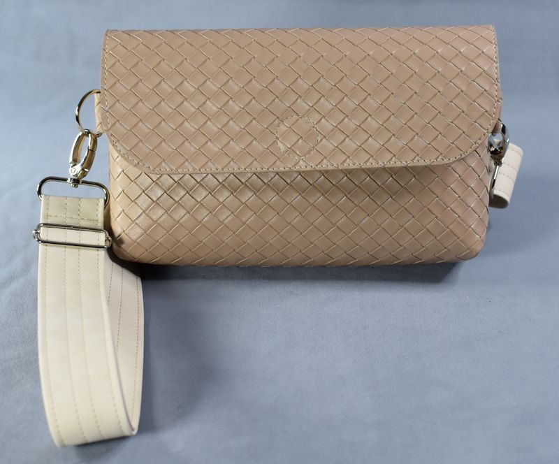 Sac à bandoulière en simili cuir tressé marron clair