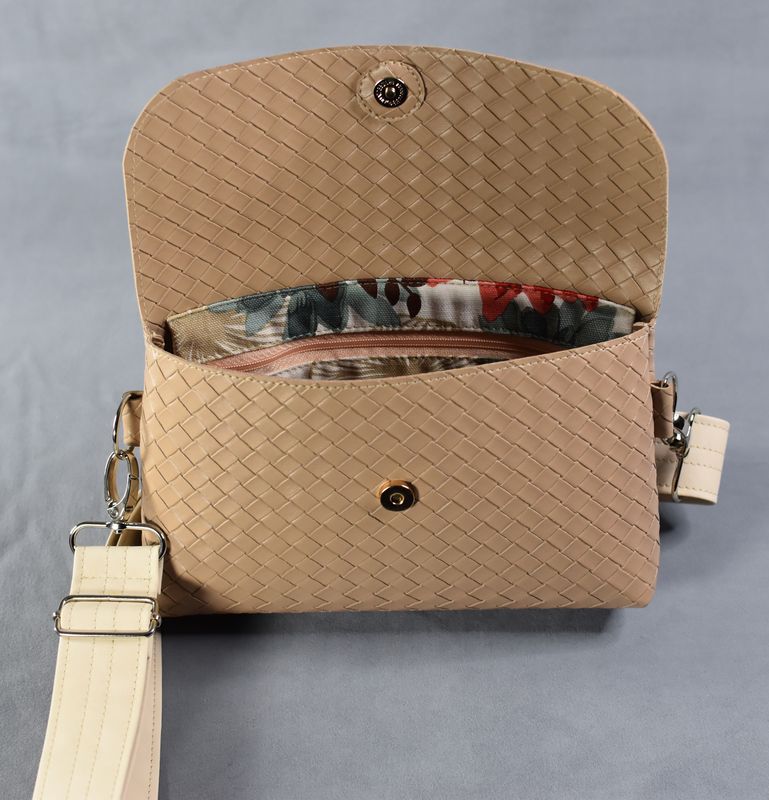 Sac à bandoulière en simili cuir tressé marron clair