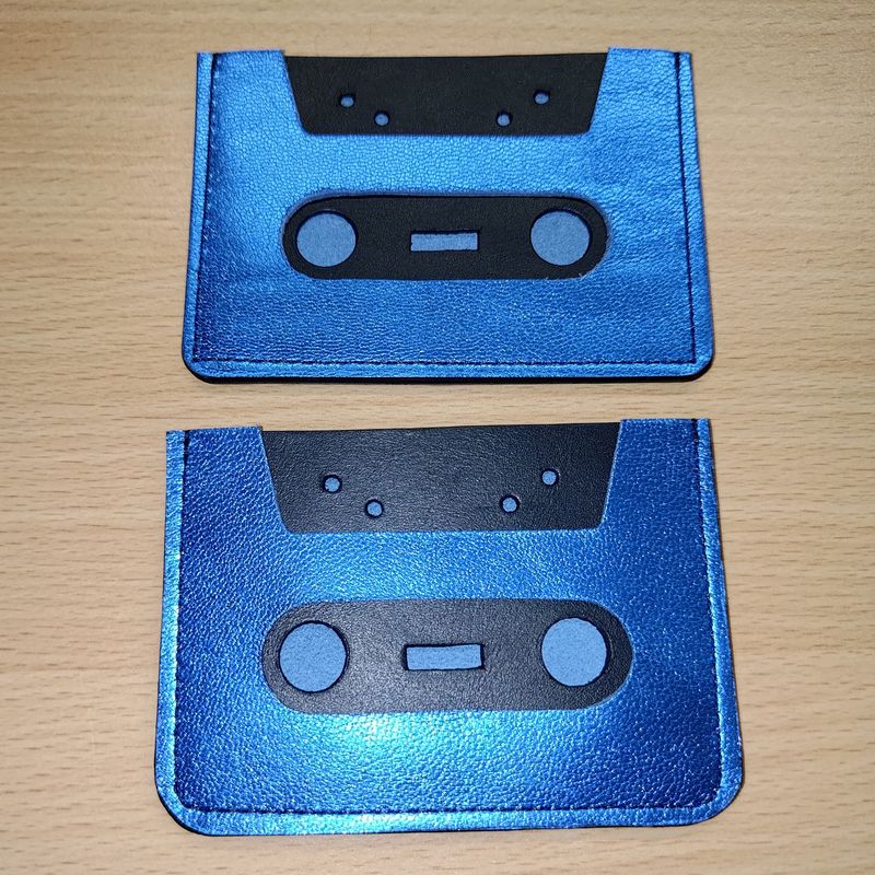 Porte-cartes K7 retro bleu métallisé