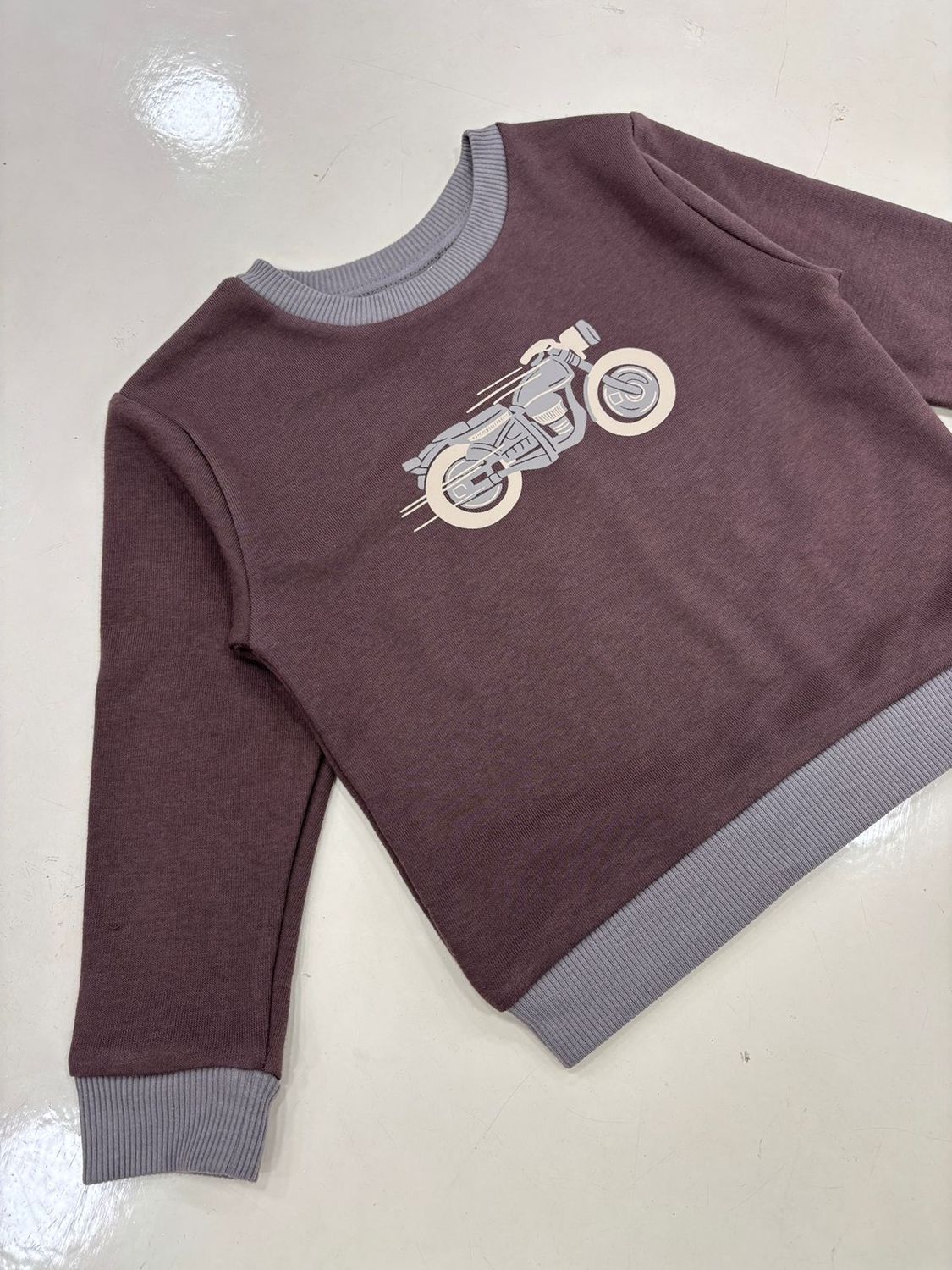 Boy&#39;s winter sweatshirt
