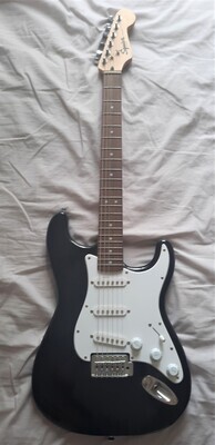 Fender Squire White on Black - - ON SALE