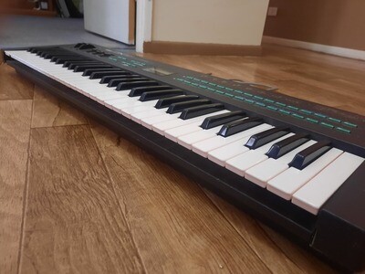 Yamaha DX-21 Synthesizer music keyboard