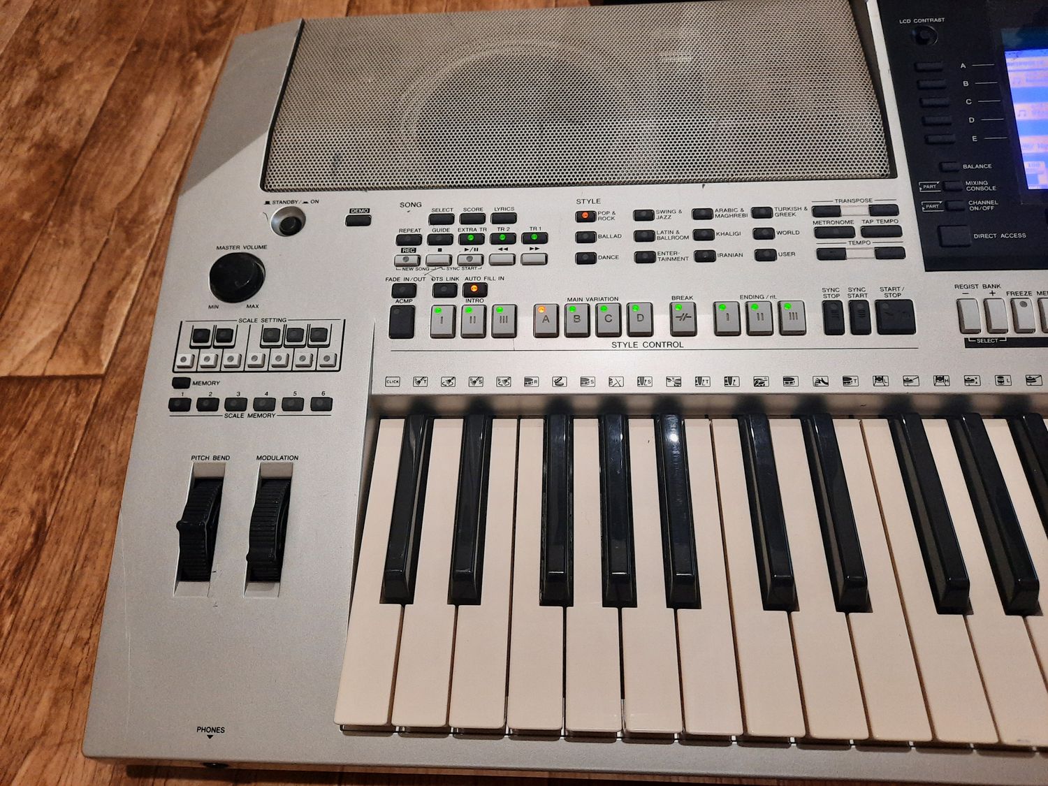 Yamaha PSR-OR700 Oriental/World Arranger music keyboard