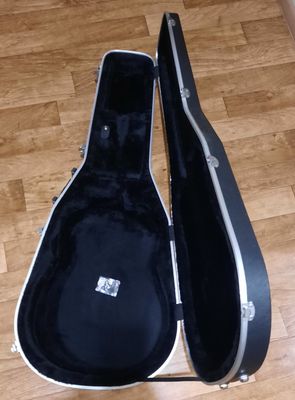 Guitar Case - full-size dreadnought