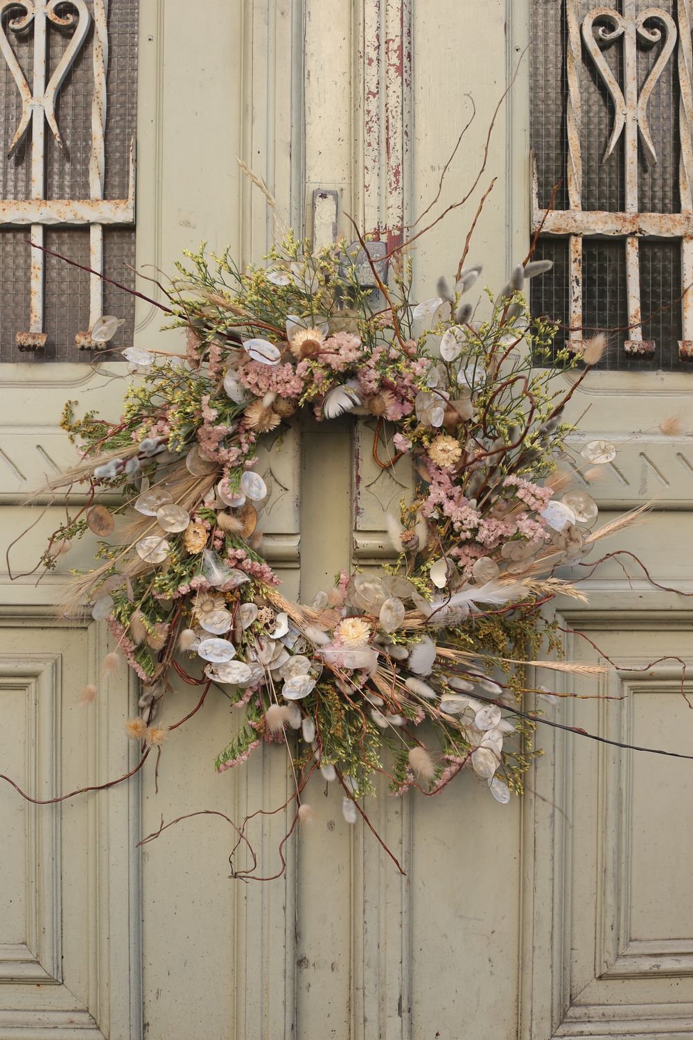 Wianek z baziami i lunarią