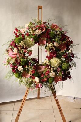 Wieniec rzymski z czerwienią, różem i zielenią