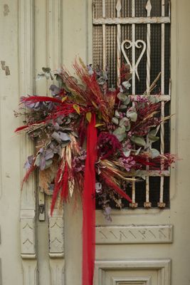 Wianek z bordo i eukaliptusem