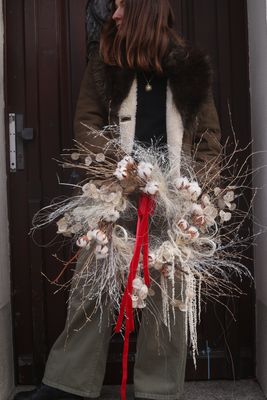 Wianek z bawełną i złotem 50-60 cm