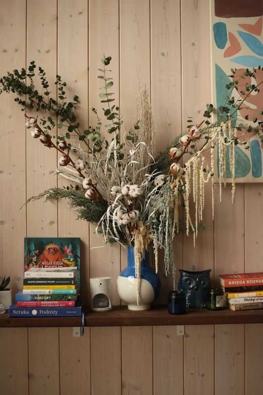 Świąteczny bukiet z bielą