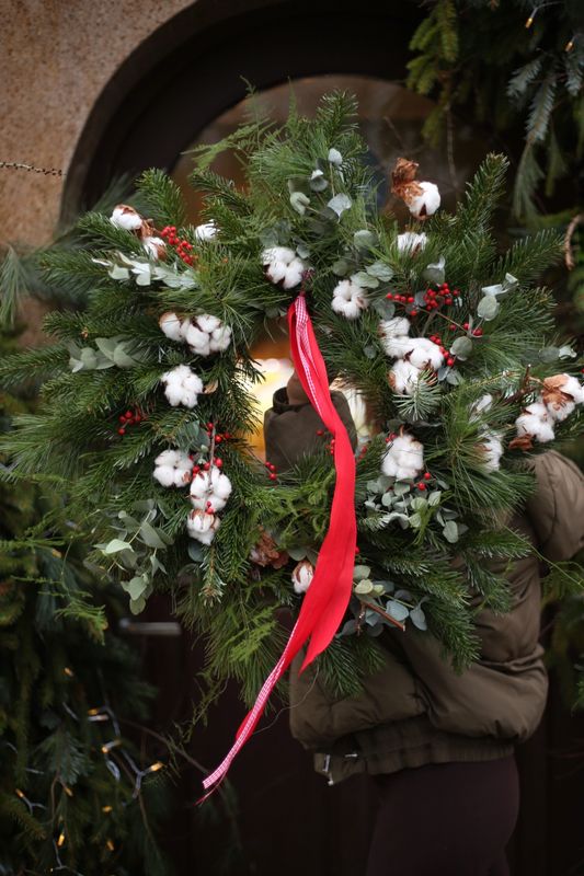 Wianek świąteczny ilex i bawełna 
