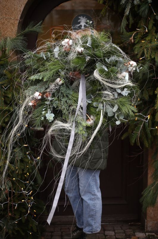 Wianek świąteczny z bielą 