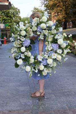Wieniec rzymski biało-niebieski