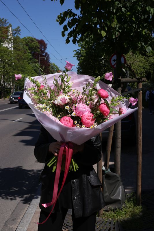 Bukiet początek lata z piwoniami