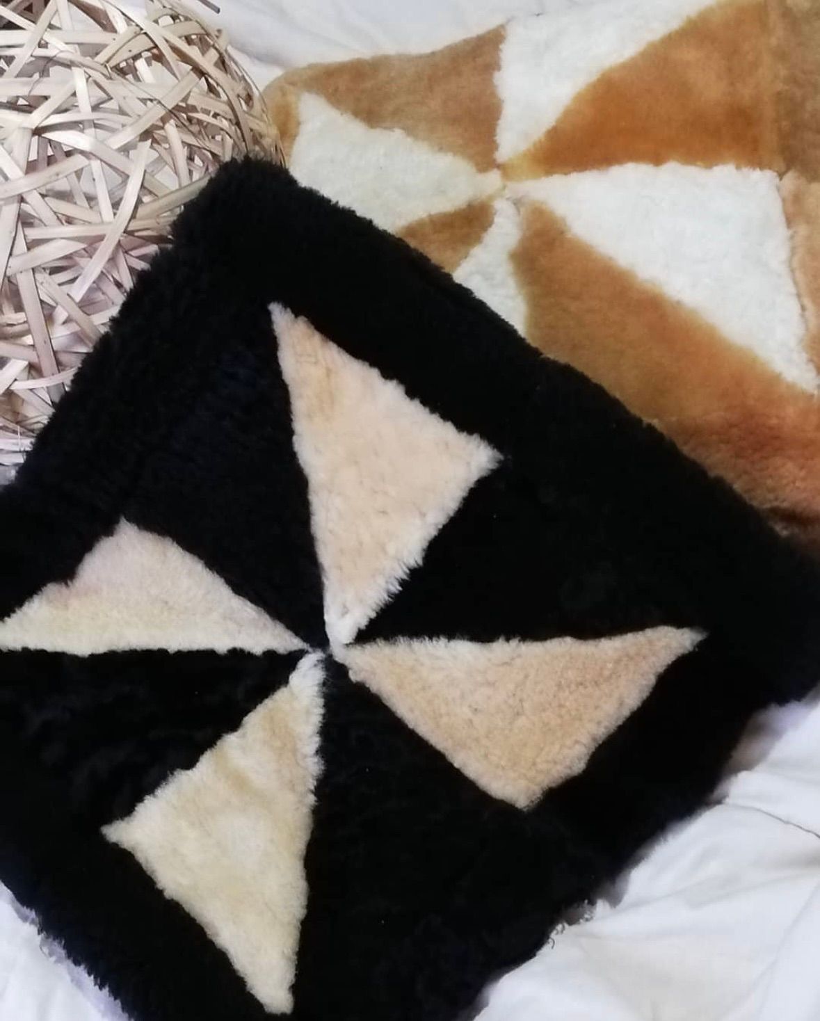ALMOHADONES TRIANGULOS